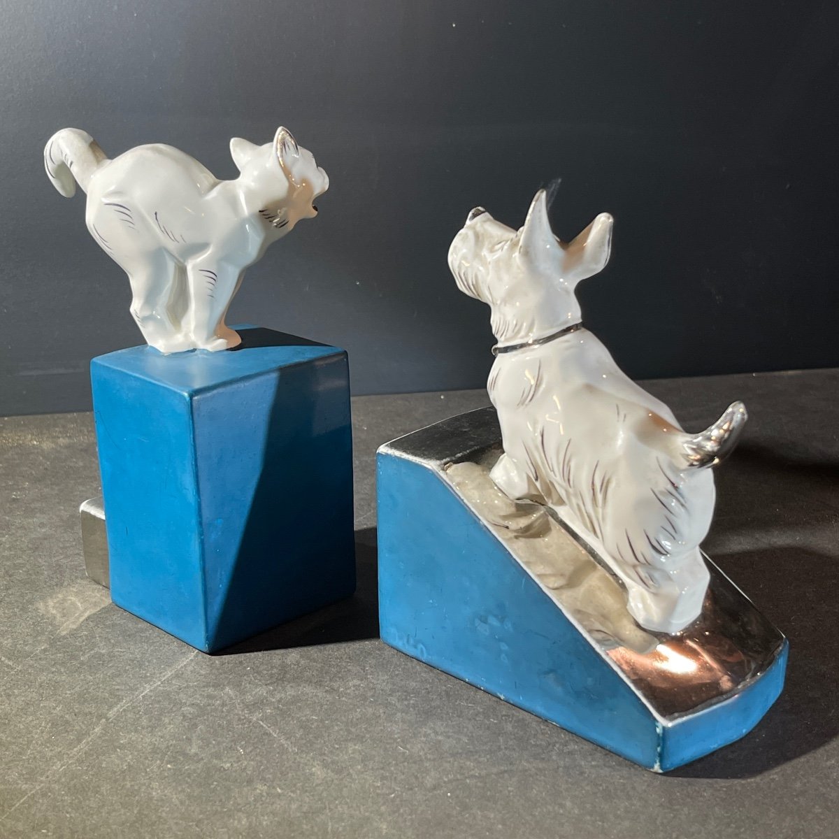 Asymmetrical Art Deco Bookends, Scottish Terrier Dog And Cat, White Blue Chrome, Ceramic-photo-7