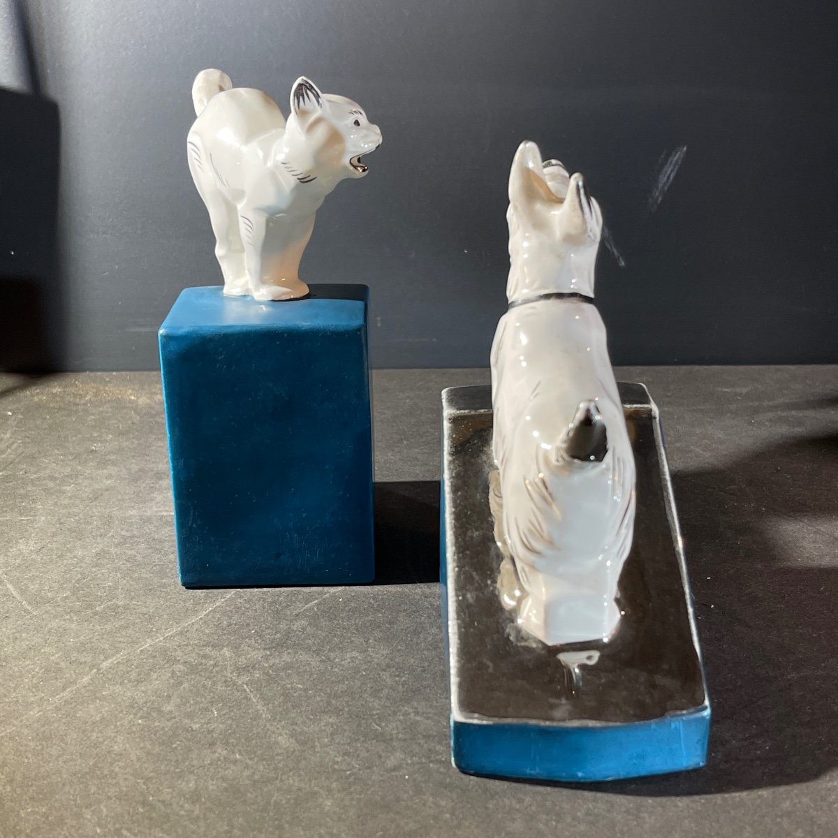 Asymmetrical Art Deco Bookends, Scottish Terrier Dog And Cat, White Blue Chrome, Ceramic-photo-8