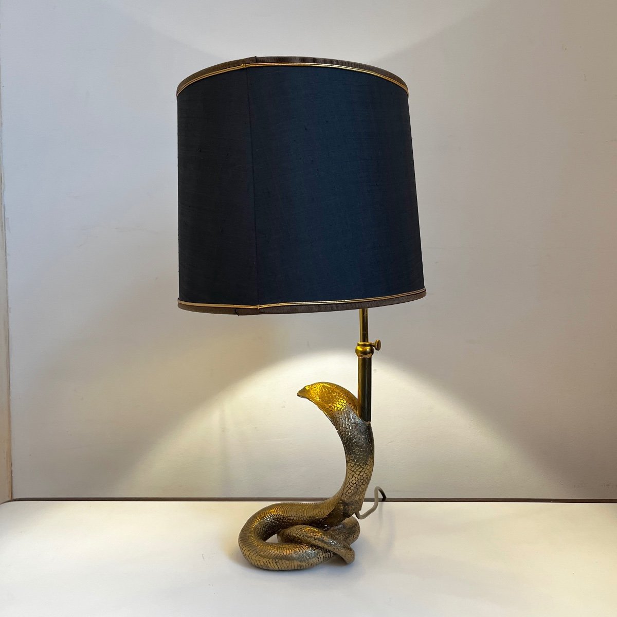 Maison Jansen, Gilt Bronze 'cobra' Table Lamp, Hollywood Regency Ca 1970-photo-5