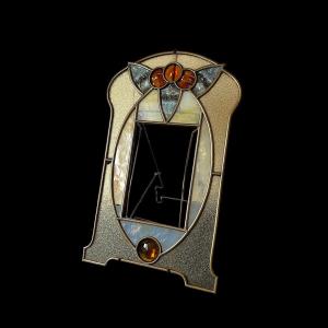 Porte-photo Art Nouveau / Art Déco Sur Pied En Laiton, Cabochons & Vitraux, Ca 1900 - 1920