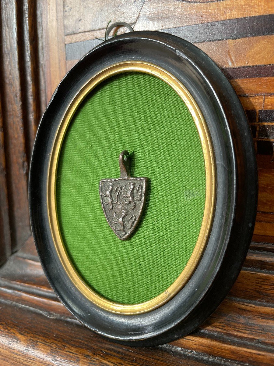 Bronze Vervelle, Forming A Coat Of Arms With Three Rampant Lions, 14th Century