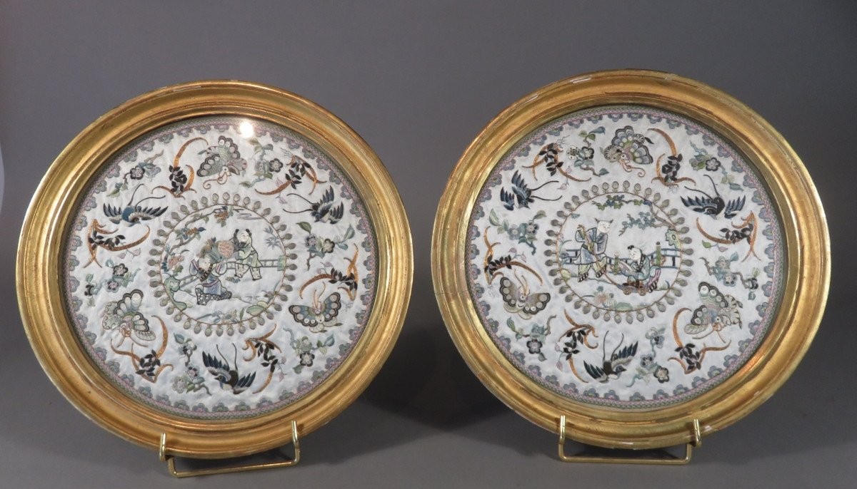Paire De Broderies, Début XXème. Extrême Orient.