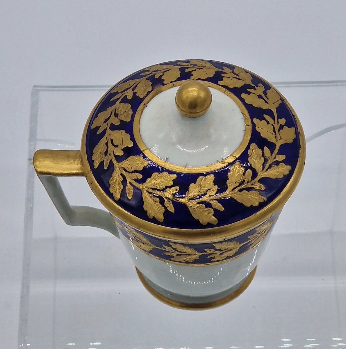 Creamer In Soft Porcelain From Tournai With Blue And Gold Oak Leaf Decor. 18th.-photo-3