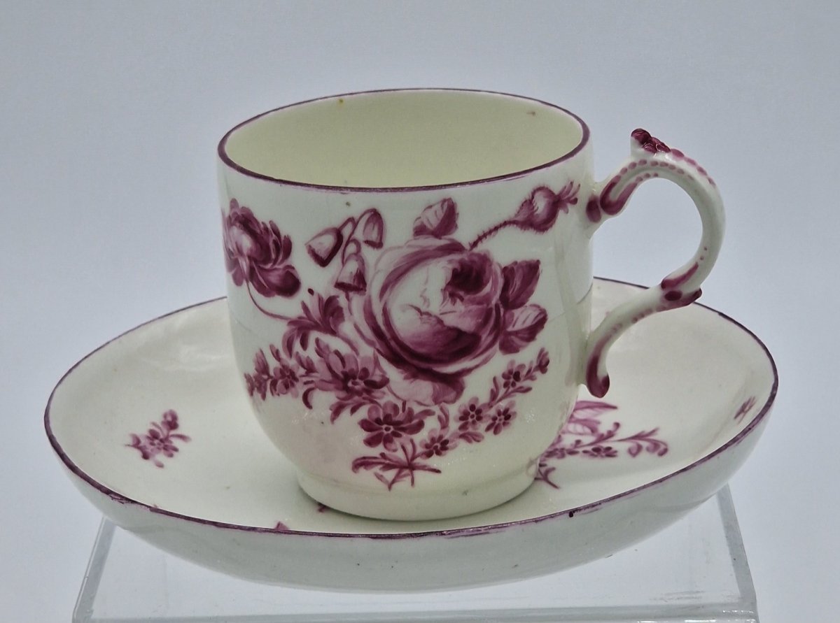 Tasse Et Sa Soucoupe En Porcelaine Tendre De Tournai à Décor Floral En Camaïeu Pourpre. 18ème.-photo-2