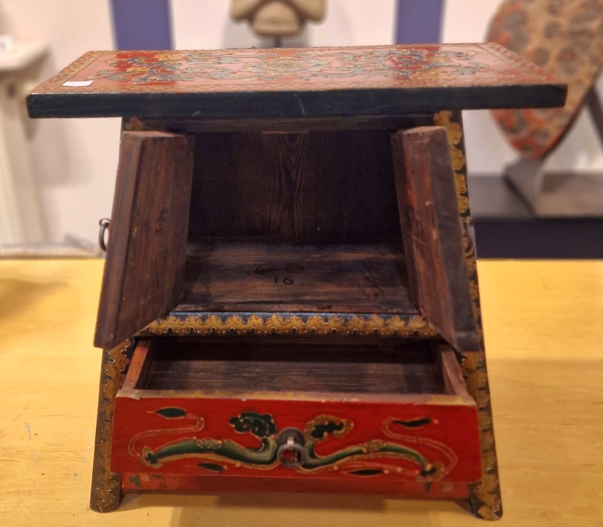 Tibet - Small Cabinet Decorated With Chimera And Tigers - 20th Century.-photo-2