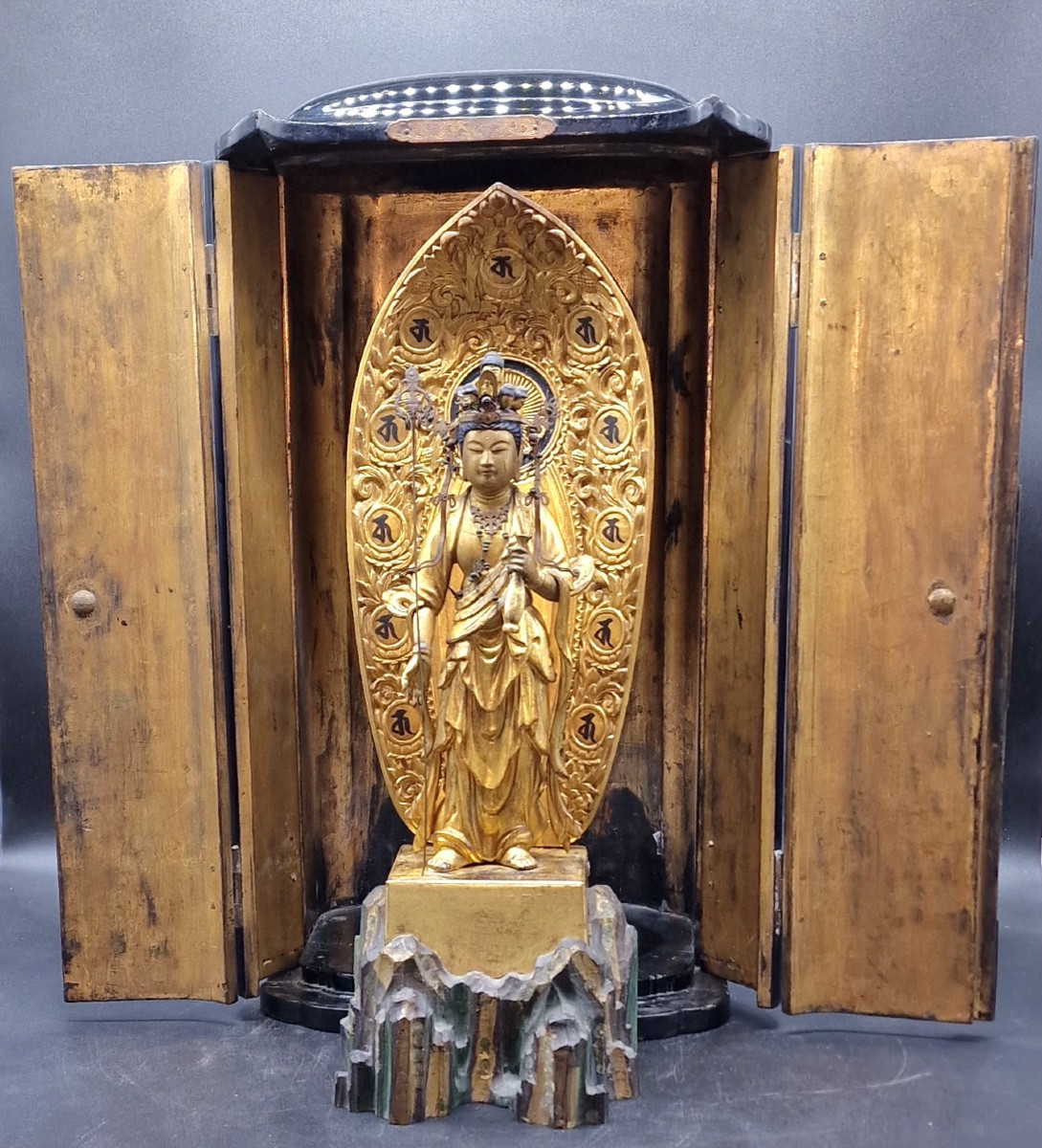 Japan - Jûichimen-kannon With Butsudan - Edo