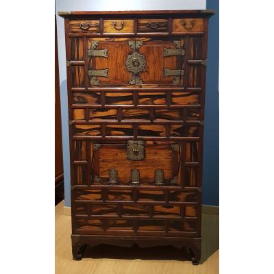 Korea - Khaki Veneer Cabinet - Choson - 19th.