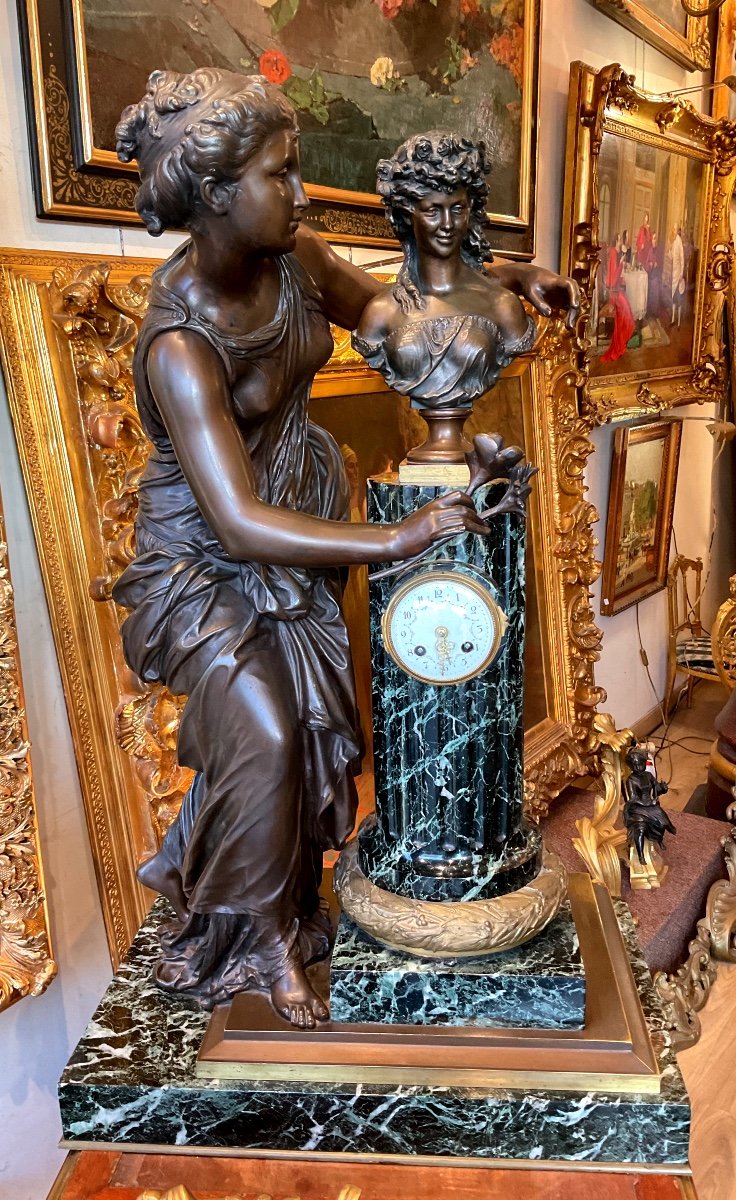 Pendule En Bronze et marbre  Par Mathurin Moreau (1822-1912)