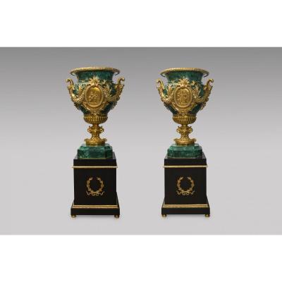 Paire de vases medicis en malachite - Style Louis XVI