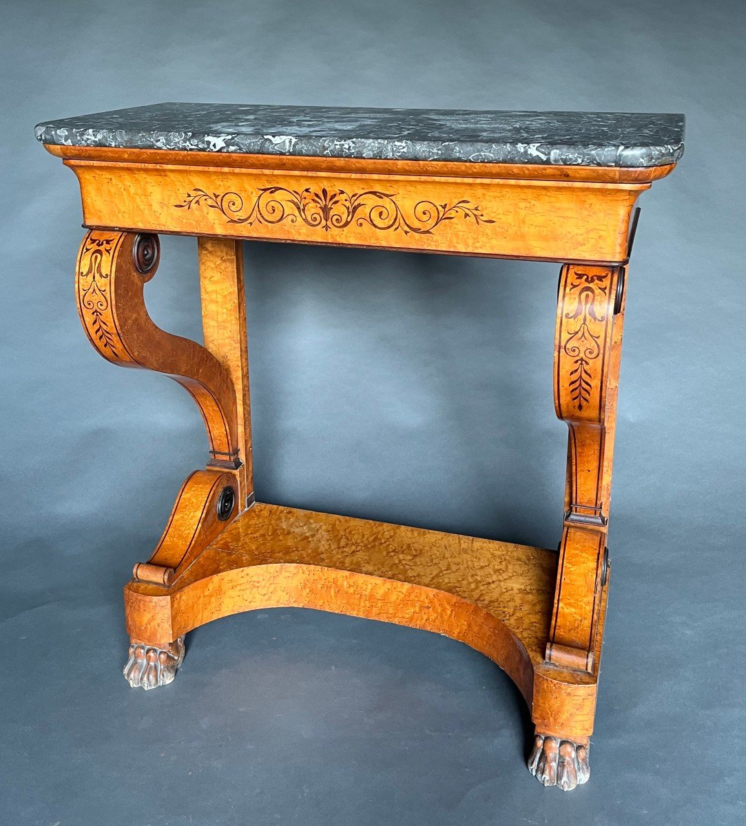 Console d'époque Charles X en érable moucheté