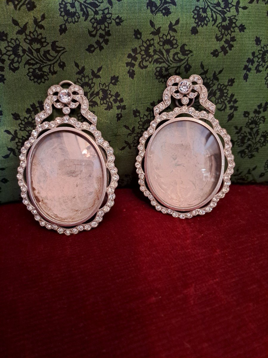  Pair Of Frames For Miniatures Or Reliquaries In Silver With Silver Stones And 