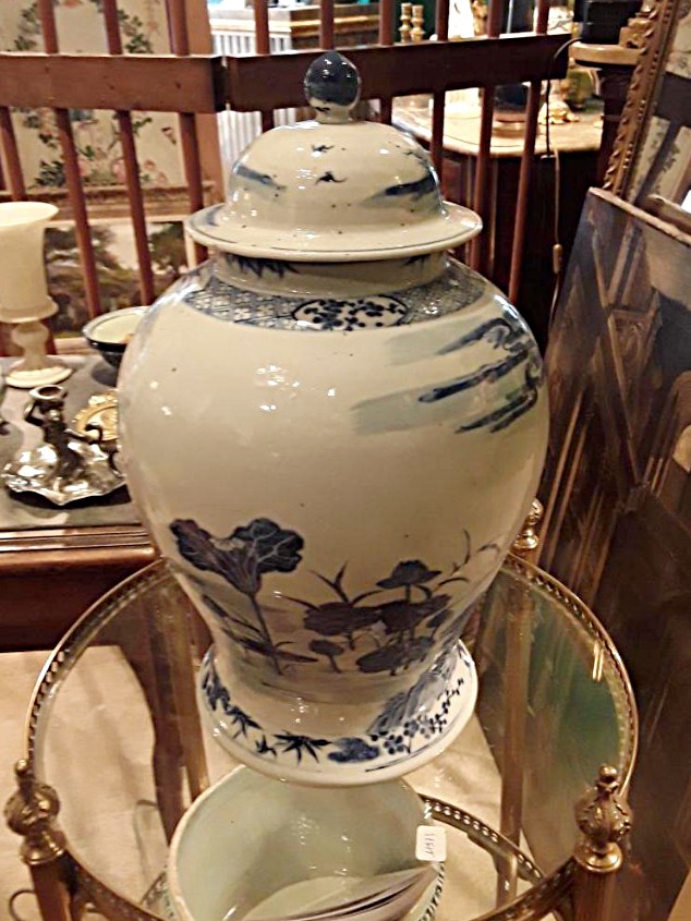 China Large Blue And White Jar With A Decor Women Run And Children 19th-photo-2