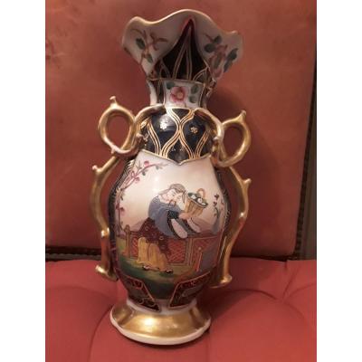 Bayeux Vase En Porcelaine  Décor Au Chinois  Période Gosse 19e Siecle