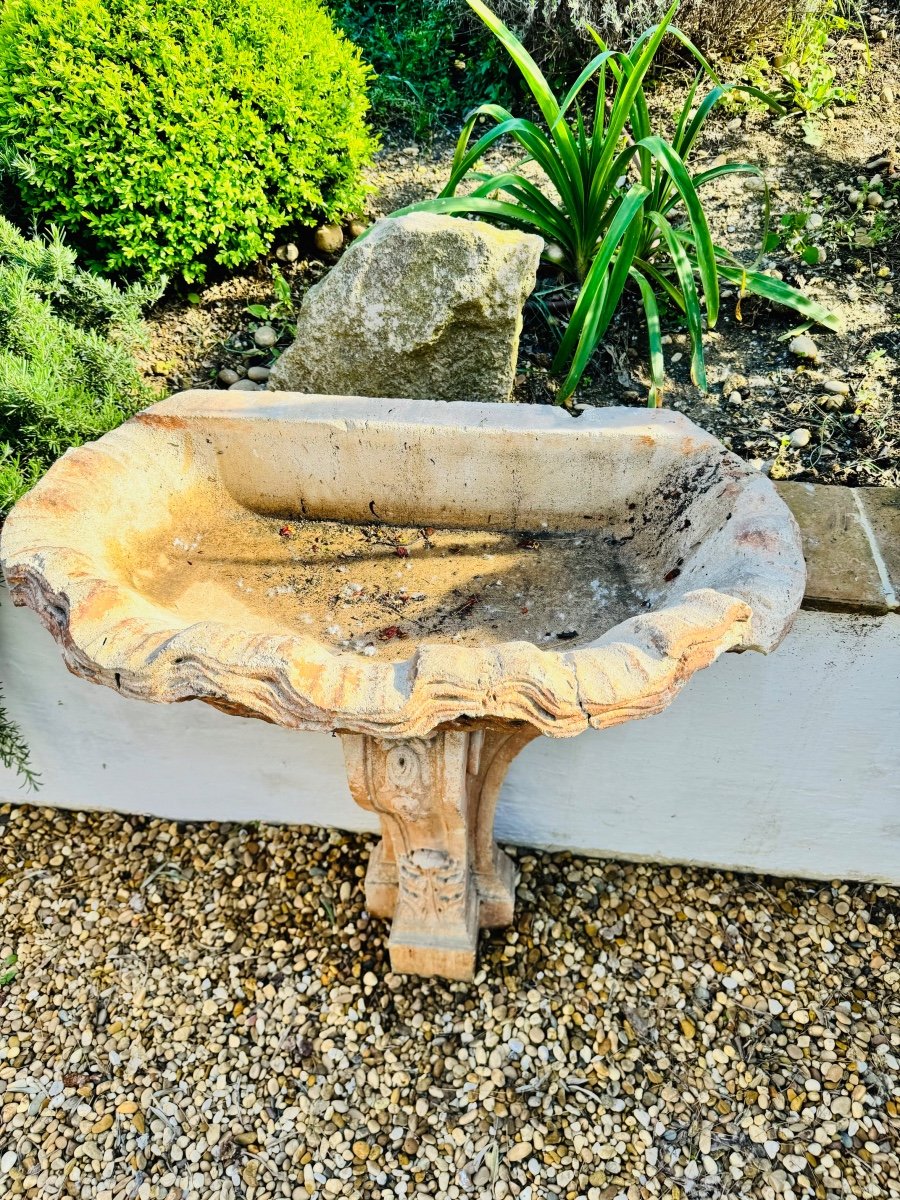 Fountain Or Fountain In Stone In The Shape Of A Shell Marseille Provence France-photo-2