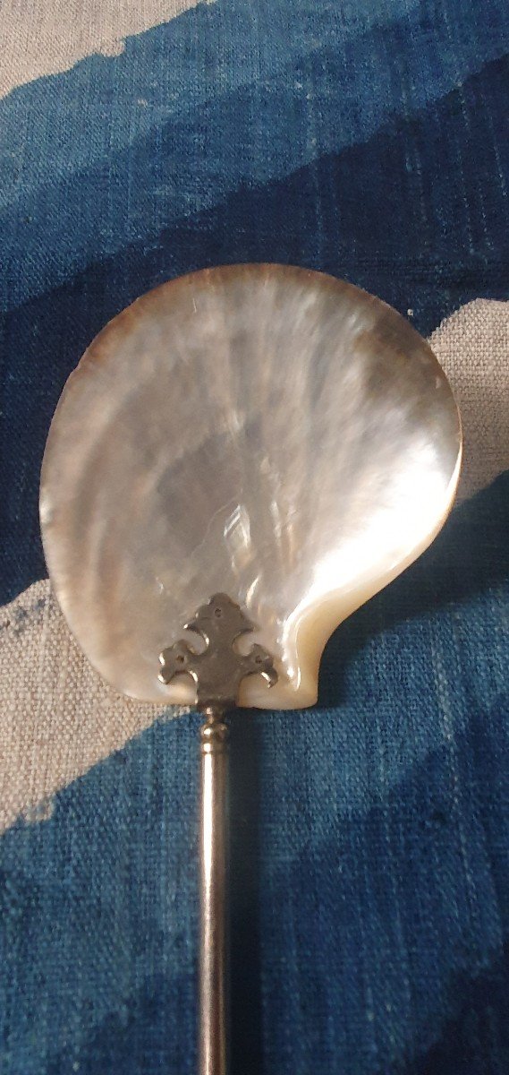Large Silver Metal Spoon And Mother-of-pearl Shell-photo-2
