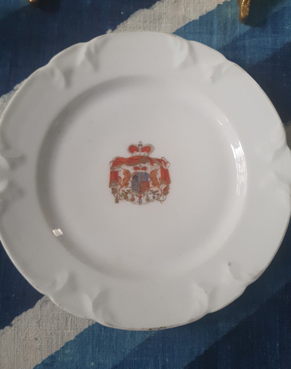 Assiette Porcelaine Armorié Blason Ducal Ou Princier