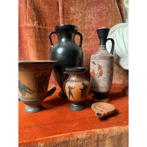 Beau Lot De 4 Vases Et Une Lampe à Huile Grecque