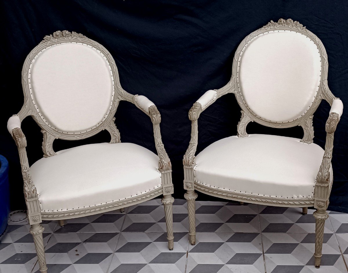 Paire De Fauteuils Médaillons Louis XVI 