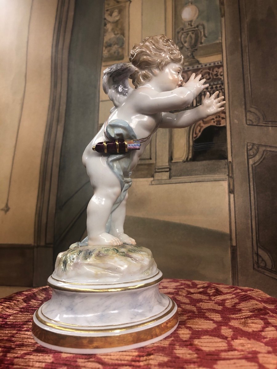 Superbe Sujet En Porcelaine De Meissen Représentant Un Cupidon Moqueur-photo-4