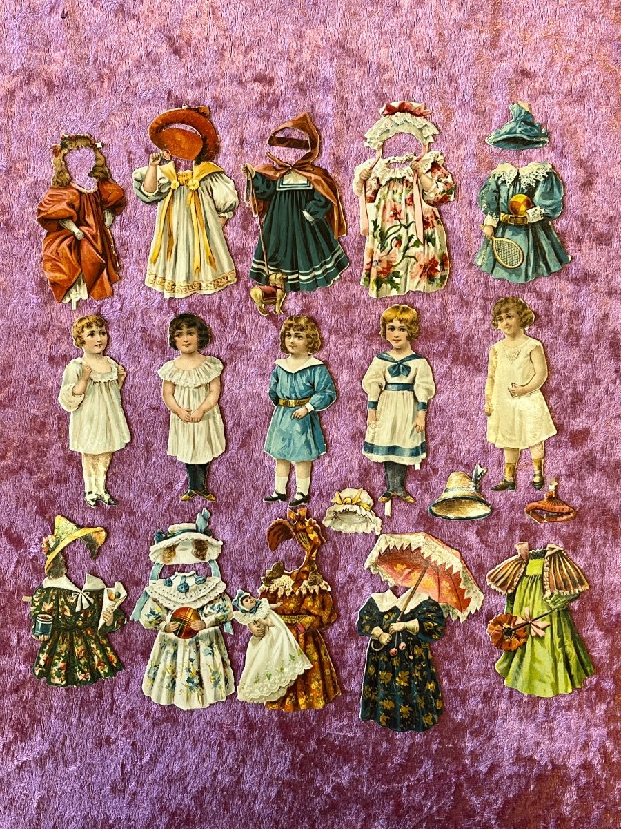 Set Of 5 Paper Dolls And 10 Printed Dresses By Raphael Tuck