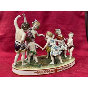 Superb Childhood Scene In Porcelain 