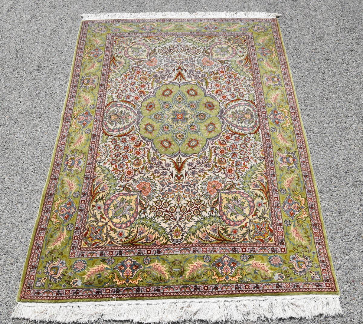 Egyptian Oriental Rug 100 % Silk - Size : 1.50 X 2.20 Meters-photo-3