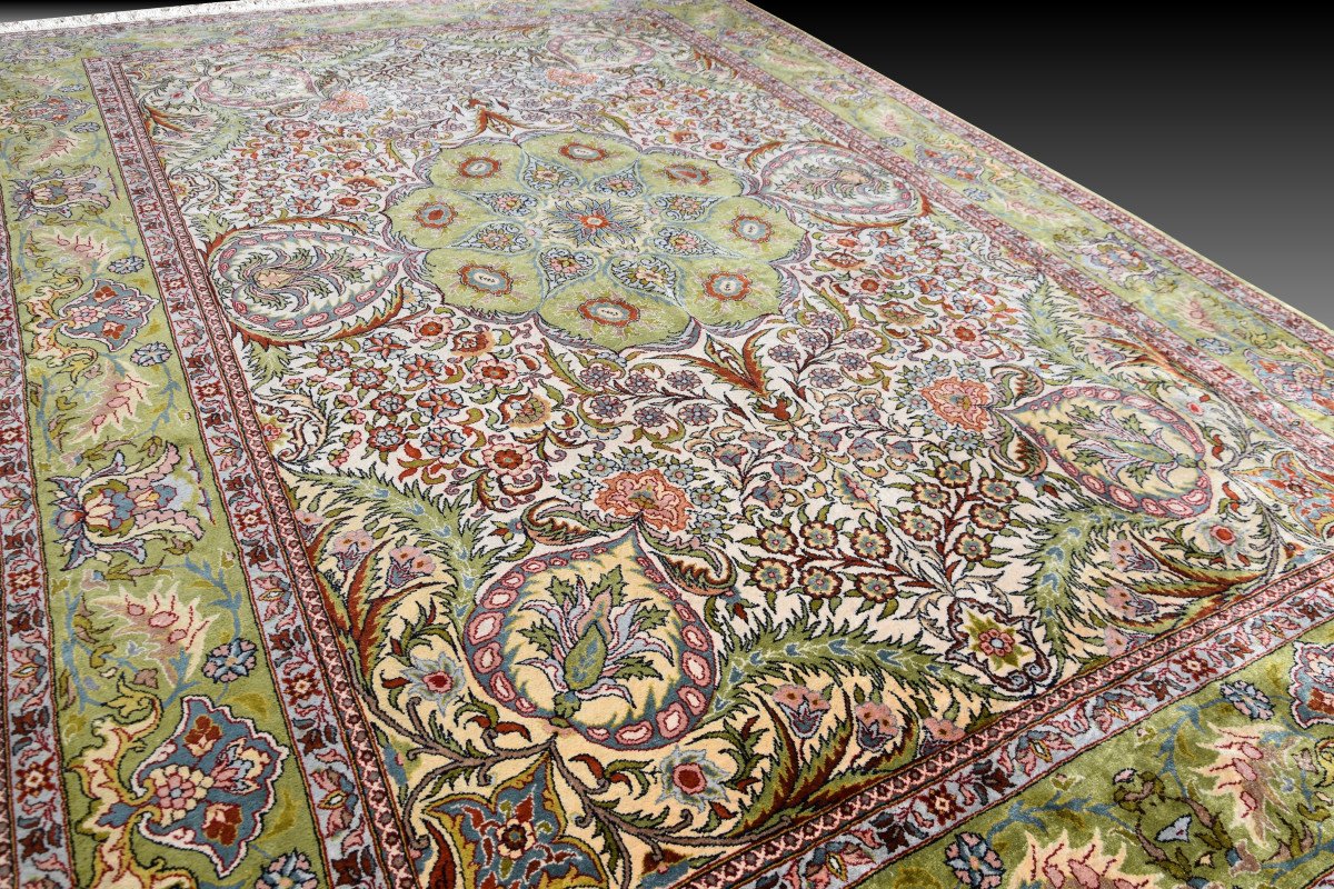 Egyptian Oriental Rug 100 % Silk - Size : 1.50 X 2.20 Meters-photo-4