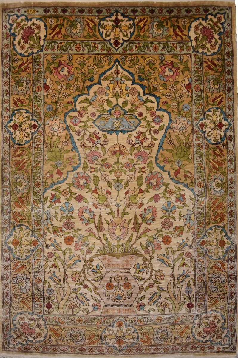 Héréké Turkish Oriental Rug - Silk - Signed - Dimensions: 0.92 X 0.62 Cm 