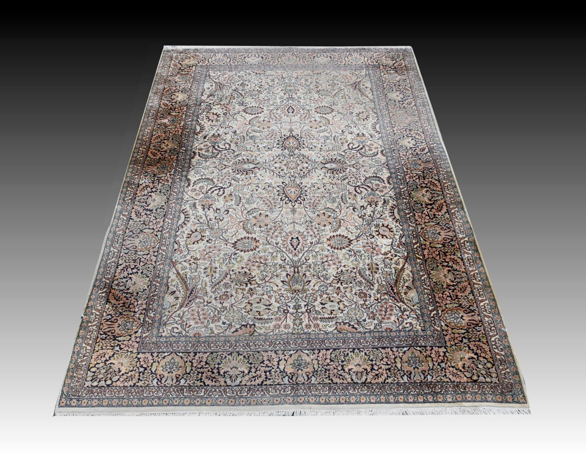 Kashmir Silk Oriental Rug: 1.68 X 2.63 Meters -photo-2