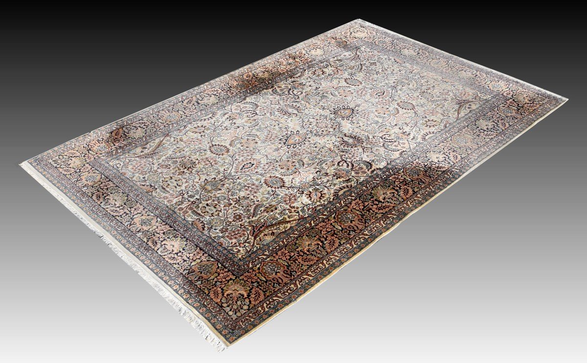 Kashmir Silk Oriental Rug: 1.68 X 2.63 Meters -photo-2