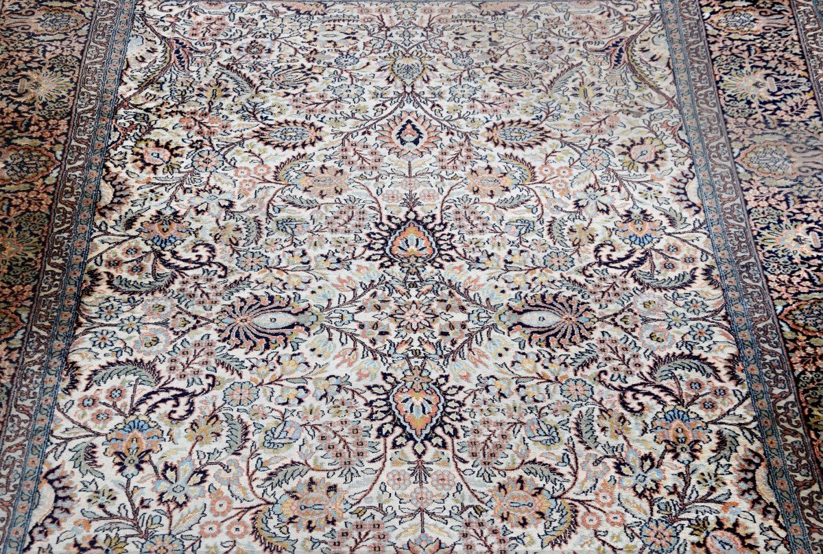 Kashmir Silk Oriental Rug: 1.68 X 2.63 Meters -photo-6