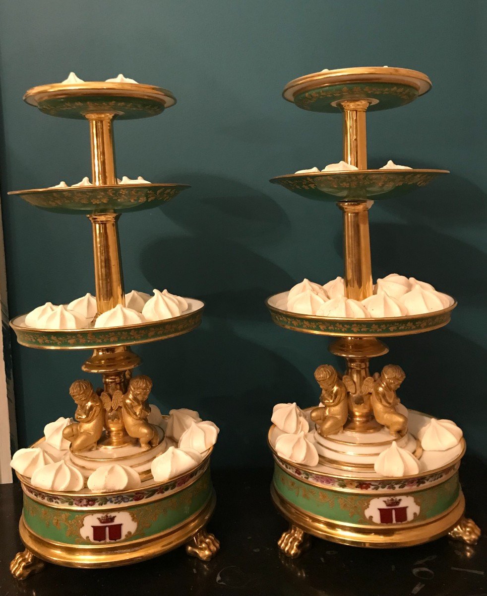 Paire de présentoirs de table en Porcelaine de Paris vers 1830 