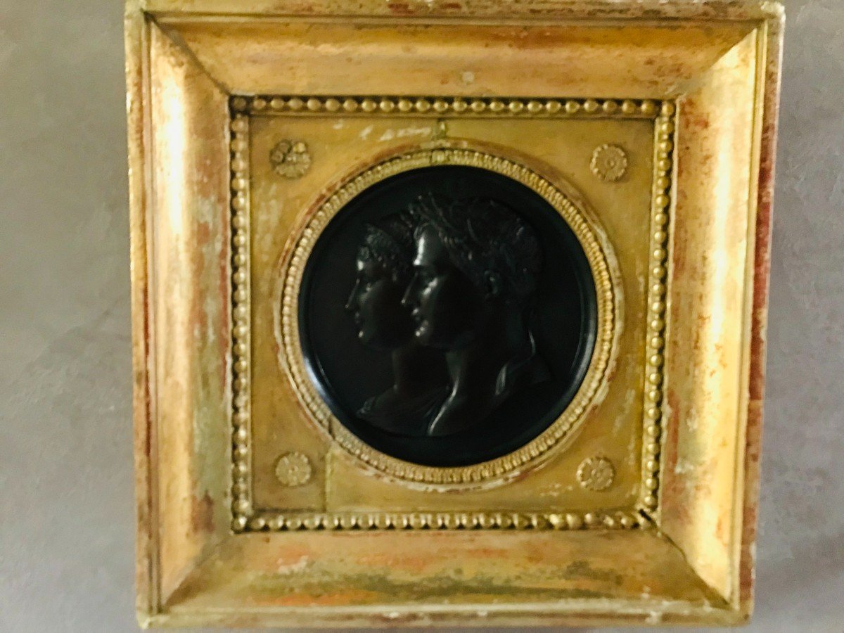 Bronze Medallion With The Image Of Napoleon And Joséphine-photo-1