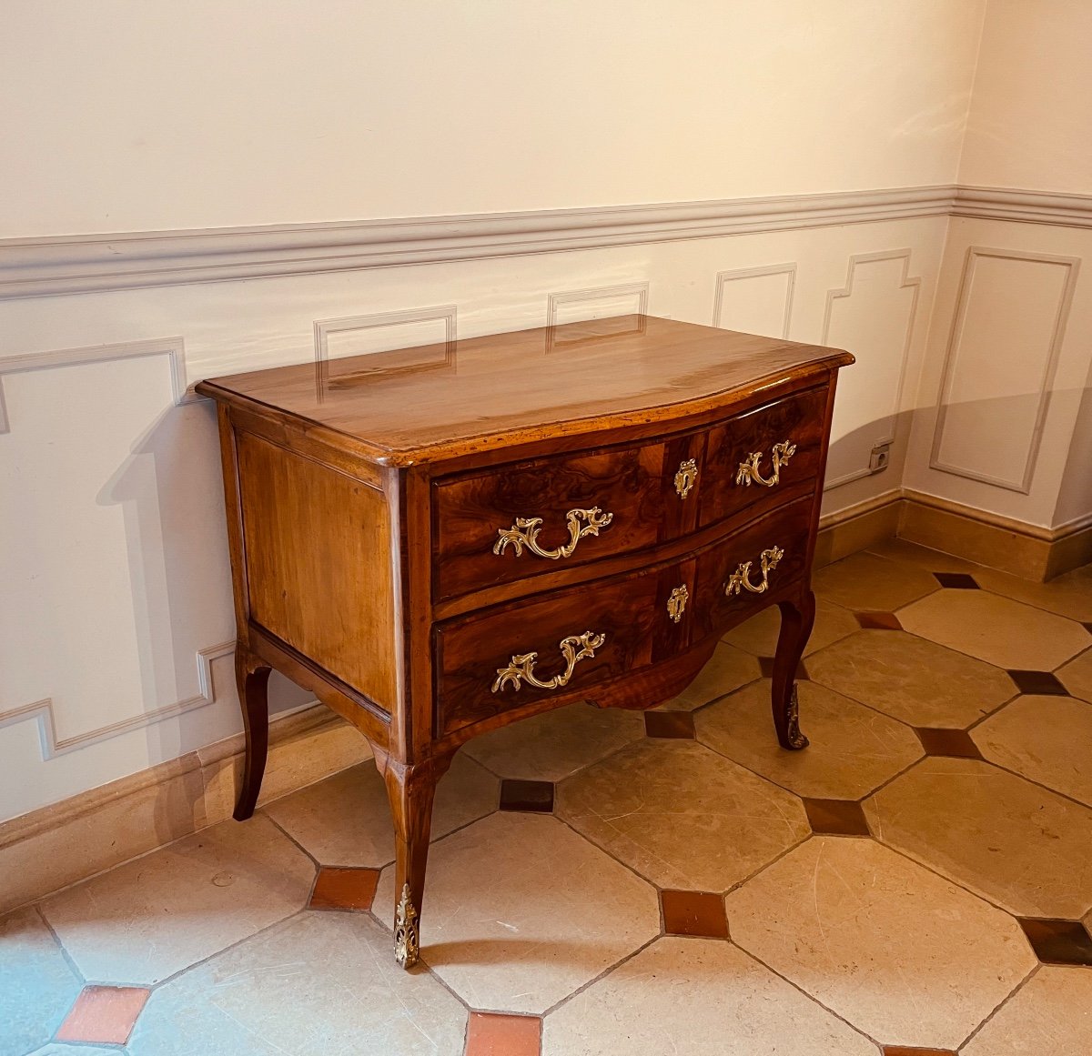 18th Century Walnut Chest Of Drawers