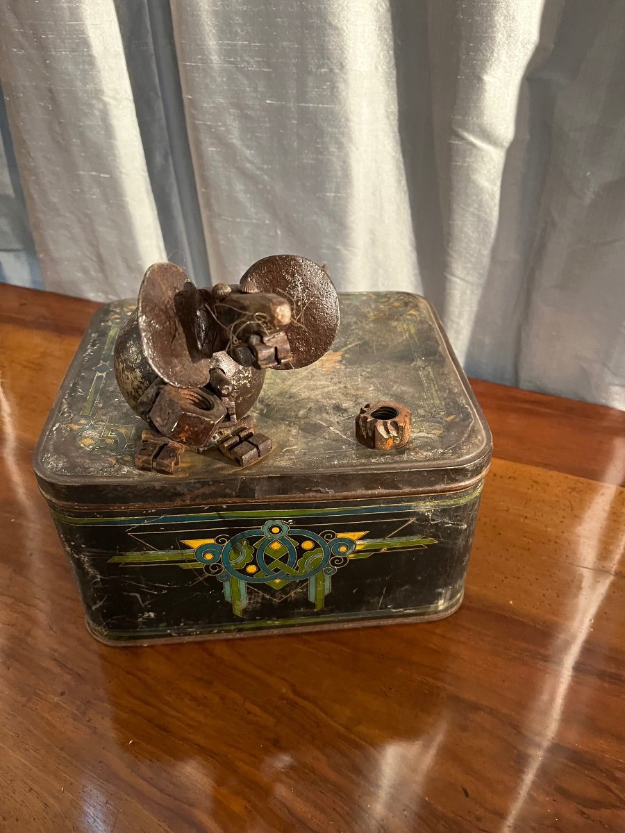 Contemporary Sculpture Representing A Mouse On A Cake Box -photo-4