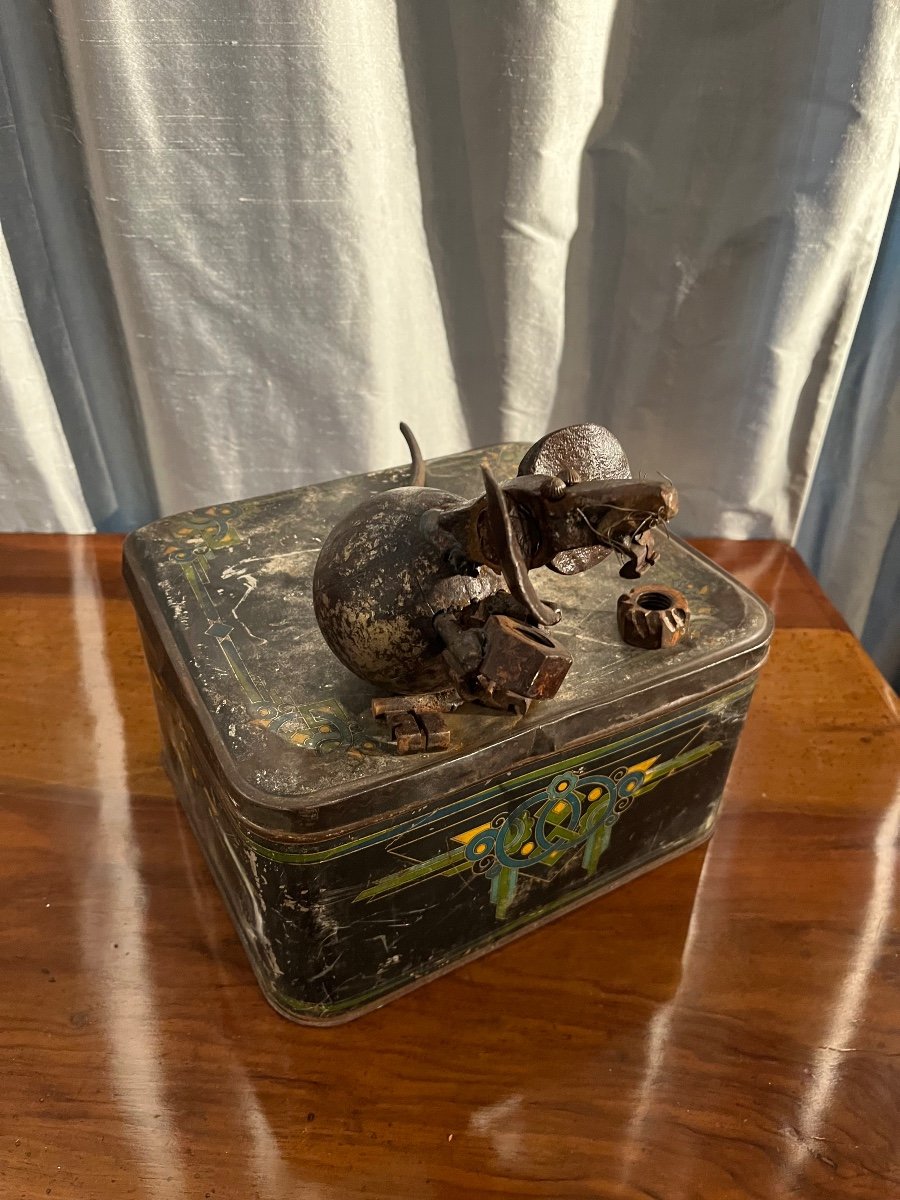 Contemporary Sculpture Representing A Mouse On A Cake Box -photo-3