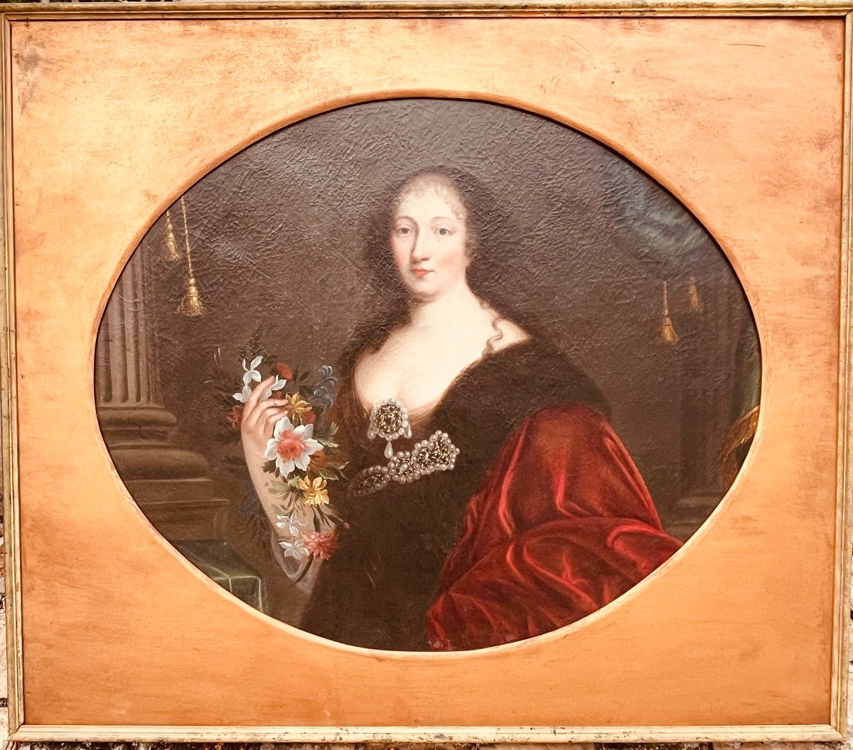 Portrait De Dame De Qualité Du XVIIe Au Bouquet De Lys 