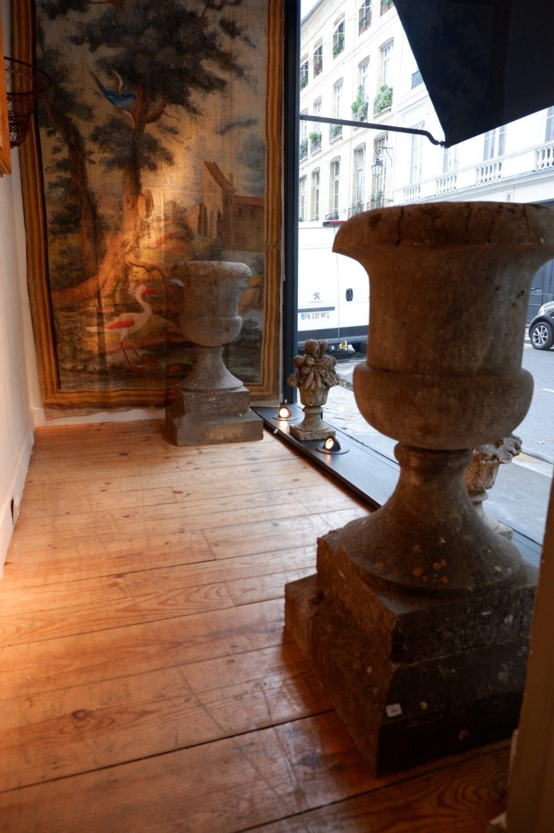 Paire De Vases En Pierre Sur Socle-photo-2