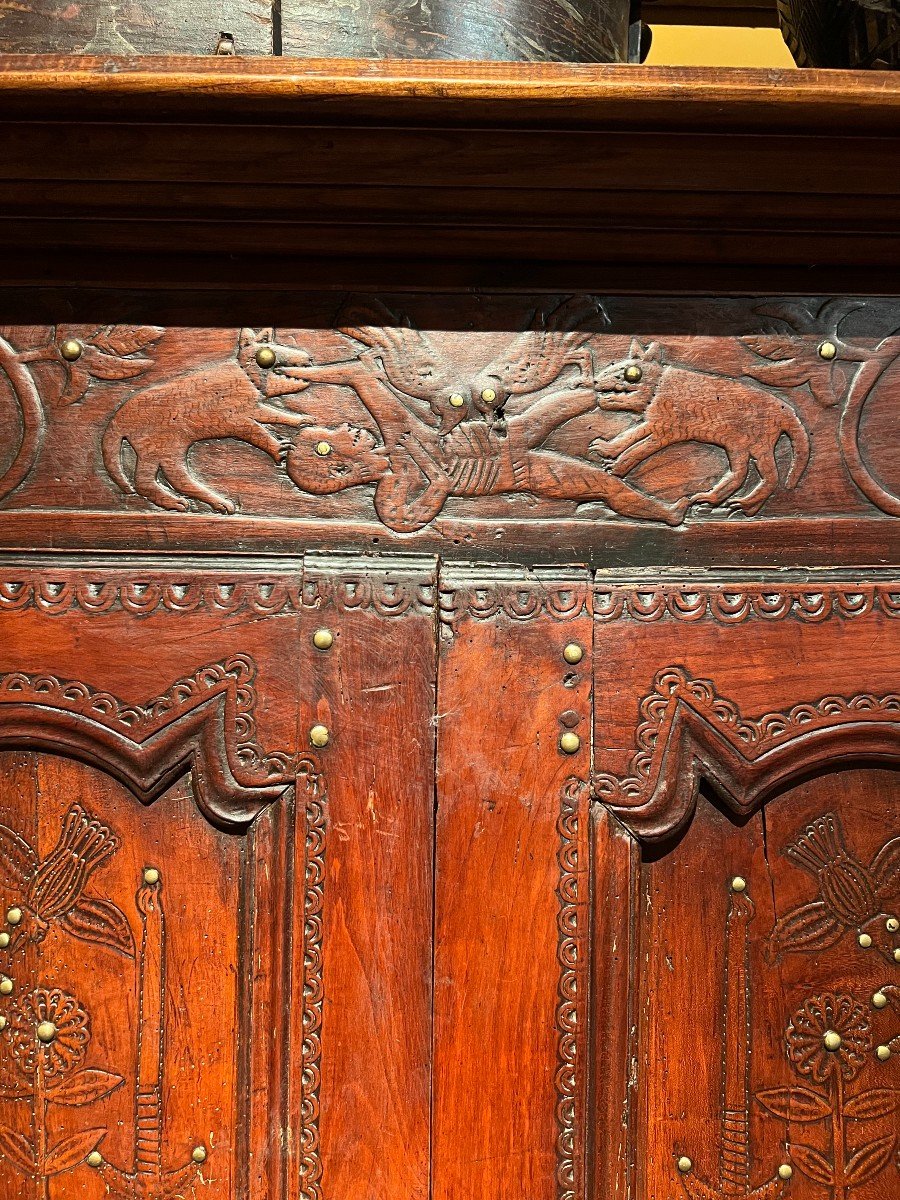 Armoire  En Châtaignier à Décors Sculptés Et Rehaussés De Clous-photo-2