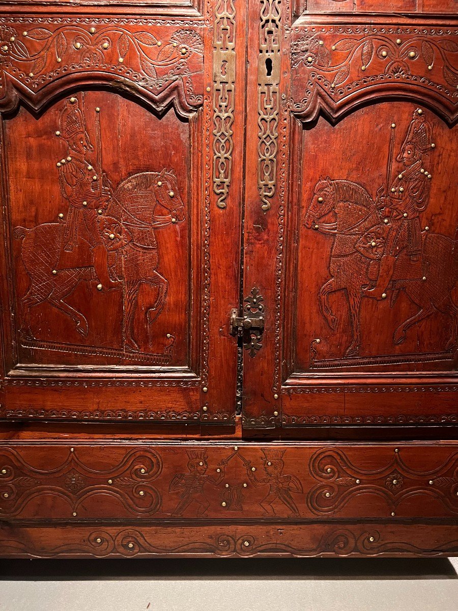 Armoire  En Châtaignier à Décors Sculptés Et Rehaussés De Clous-photo-3