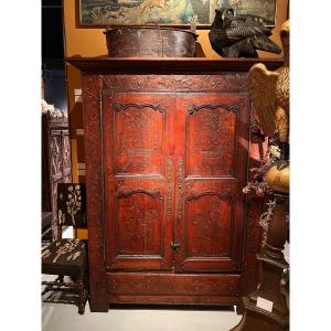 Armoire De Sacristie En Châtaignier à Décors Sculptés Et Rehaussés De Clous