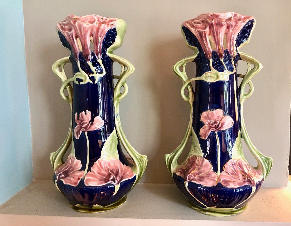 Paire De Vases Barbotine  Art Nouveau à décor de fleurs 