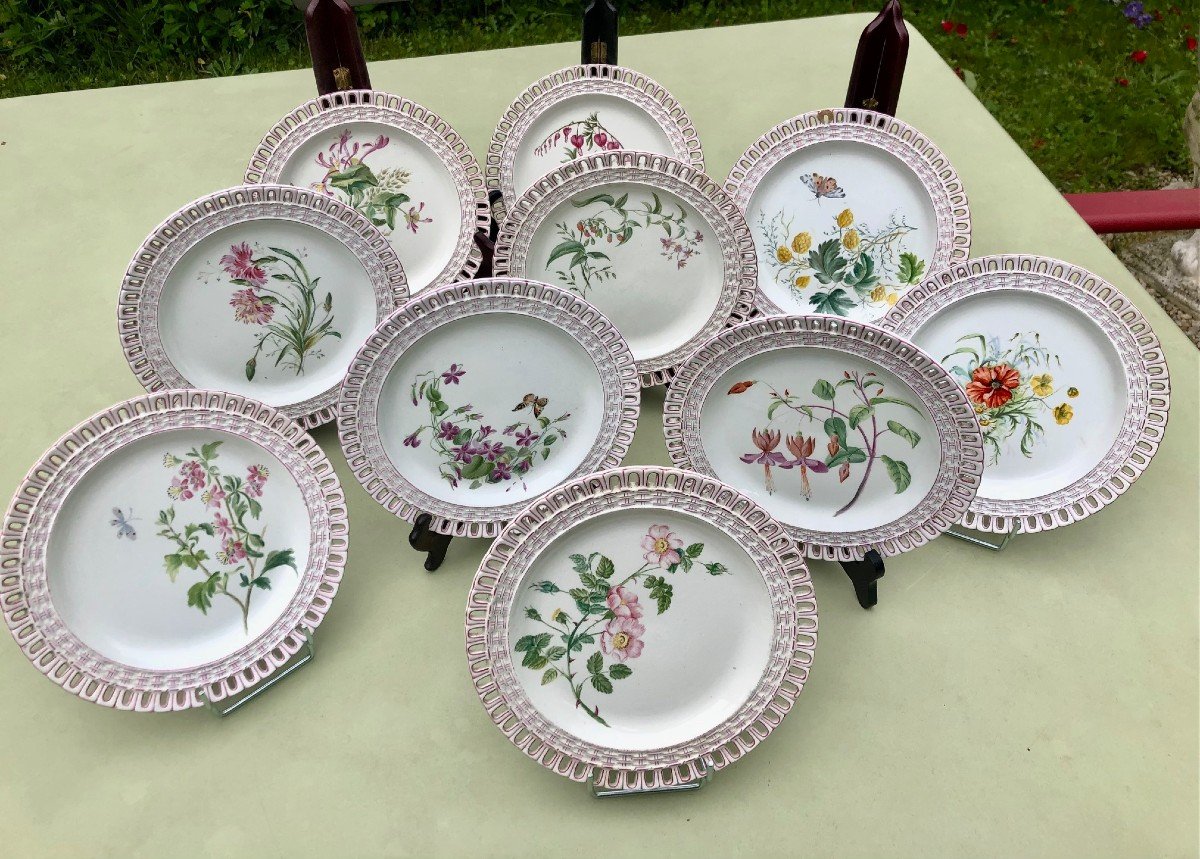 Suite De 10 Assiettes à Dessert Luneville vers 1900 , Différents Décors De Fleurs 