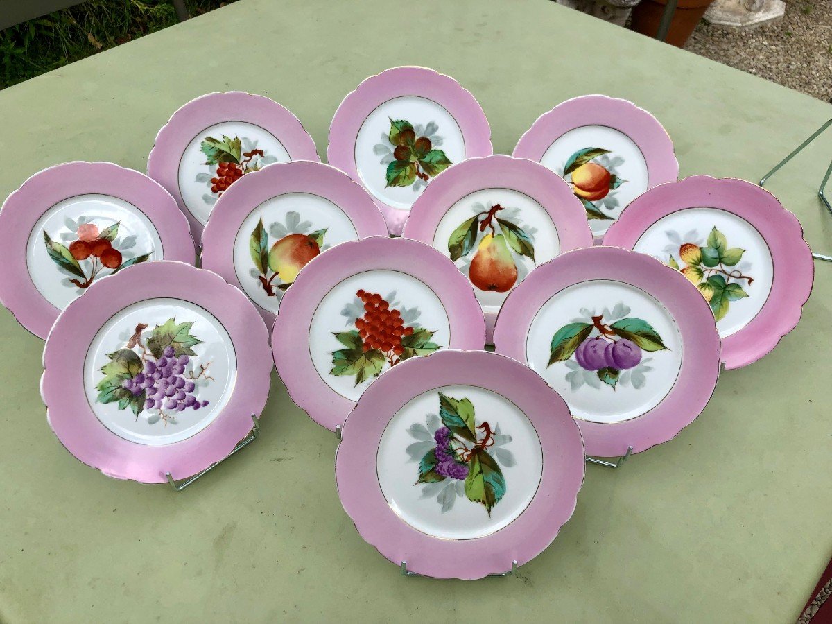 Suit De 11 Assiettes En Porcelaine XIXe, Décor De Fruits, Le Marli Rose Mauve Chantourné -photo-6