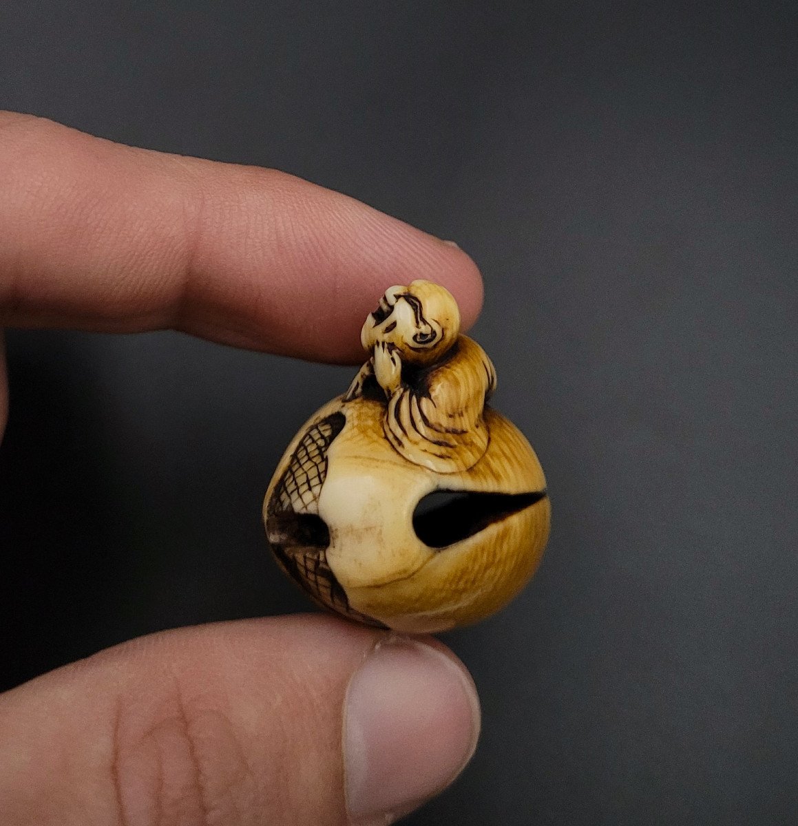 Netsuke - Bonze Laughing On A Mokugyo - Ivory - 19th Century-photo-2