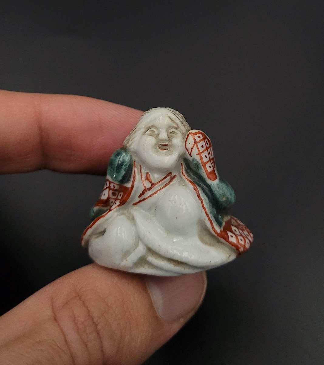 Erotic Netsuke - Okame Kneeling Masturbating - Porcelain - 19th Century-photo-2