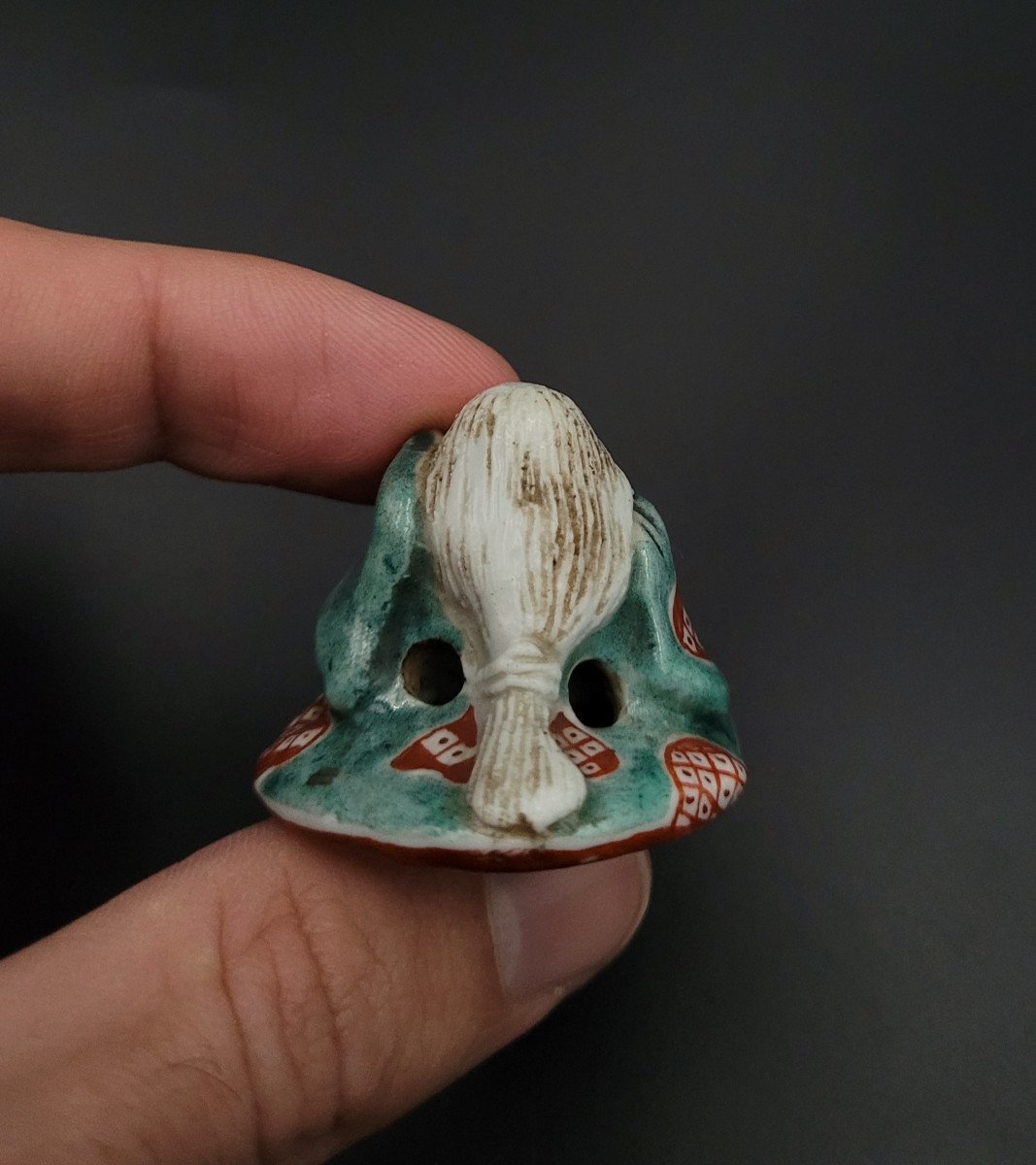 Erotic Netsuke - Okame Kneeling Masturbating - Porcelain - 19th Century-photo-1