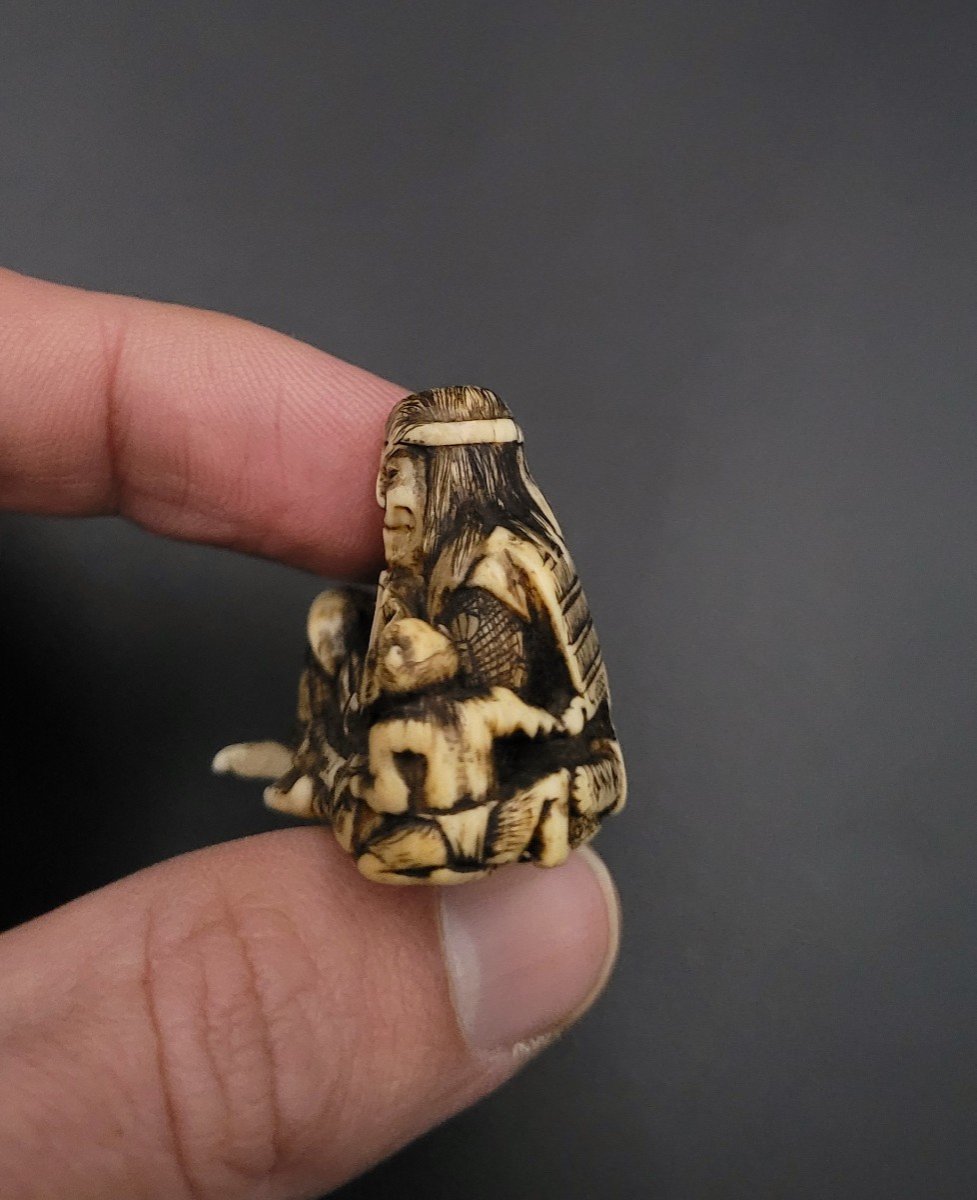 Netsuke - Samurai With Fan And Oni - Ivory - Toun - Meiji-photo-2