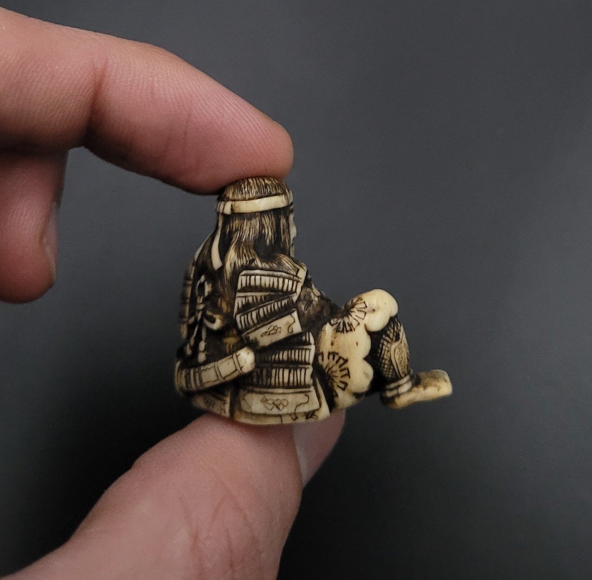 Netsuke - Samurai With Fan And Oni - Ivory - Toun - Meiji-photo-1