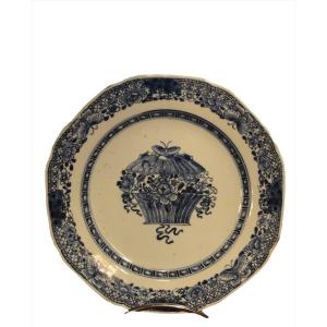 Suite De Trois Assiettes-porcelaine De Chine-décor Au Panier Fleuri-XVIII